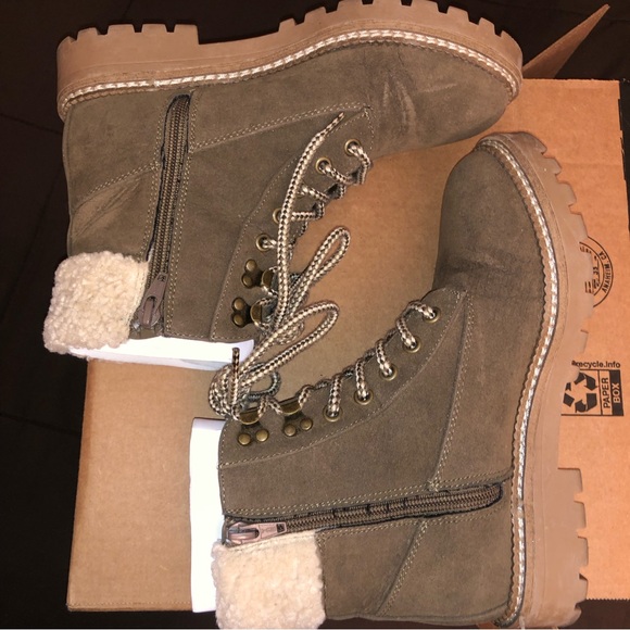 Universal Thread Lace Up Boots - Picture 7 of 15